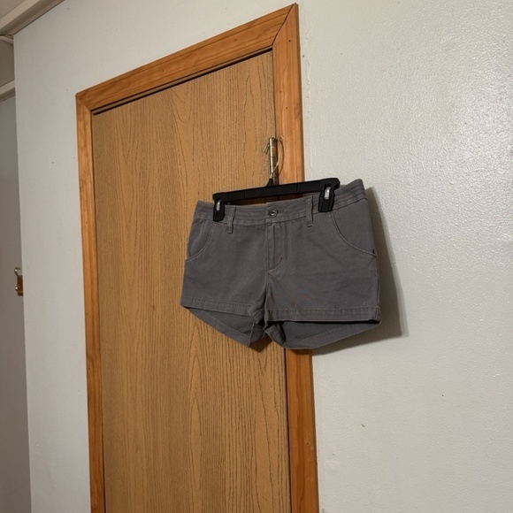 Vans Size 5 Solid Gray Mid-Rise Shorts - EUC - Picture 1 of 4